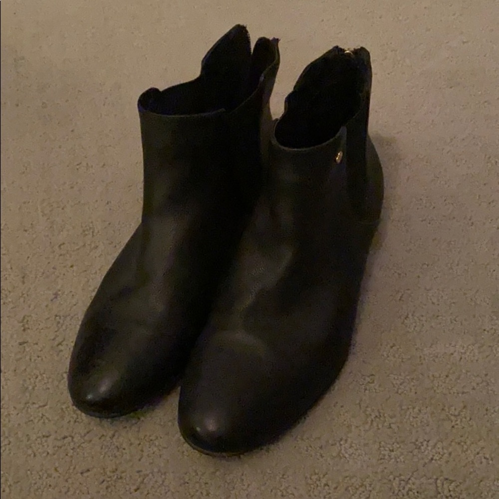 SOLA booties black